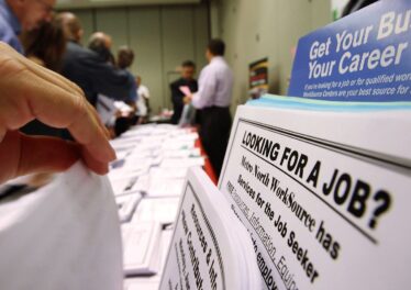 États-Unis : Révision historique des augmentations de la masse salariale, avec une baisse de…