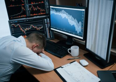 Titre optimisé pour le SEO en français : « Plus de 40 millions de dollars liquidés : les…